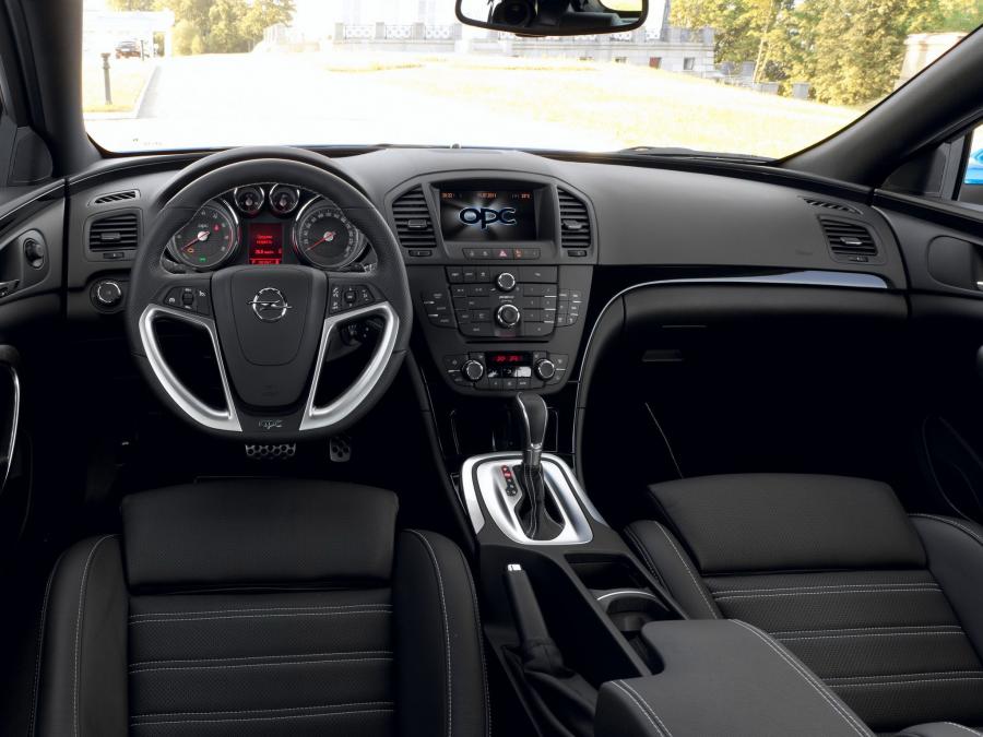 Торпедо Opel Insignia OPC 2009 года  (фото 7 из 57)